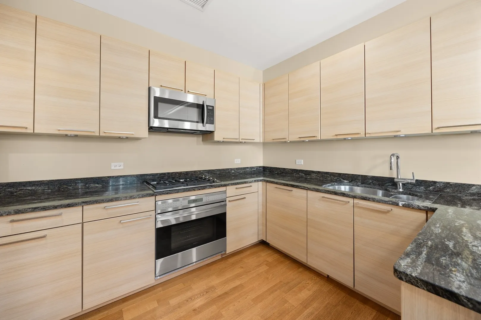 10 E Delaware Street 27E IL