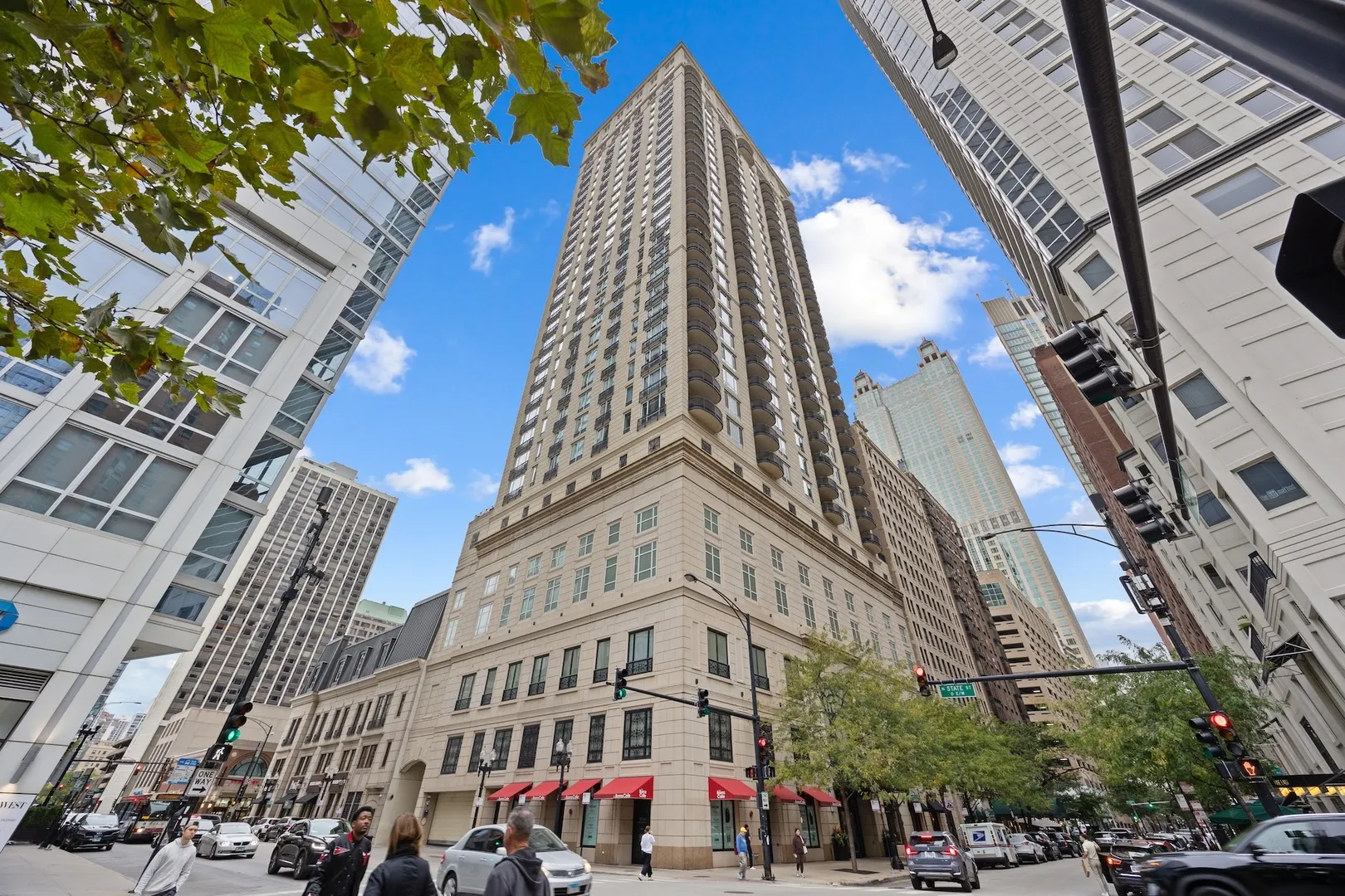 10 E Delaware Street 27E IL