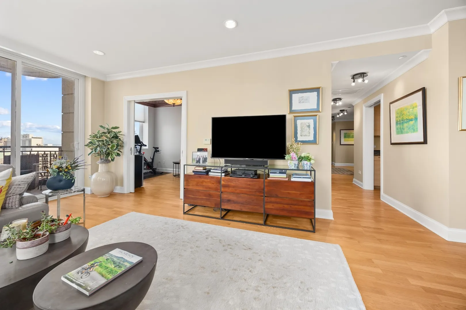 10 E Delaware Street 27E IL