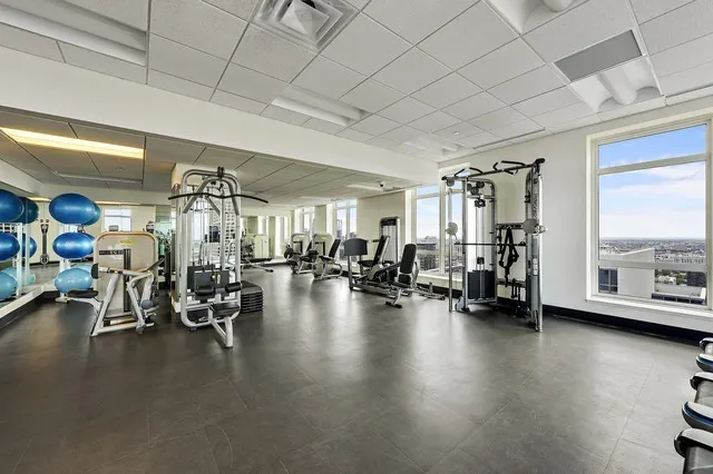 10 E Delaware Street 27E IL