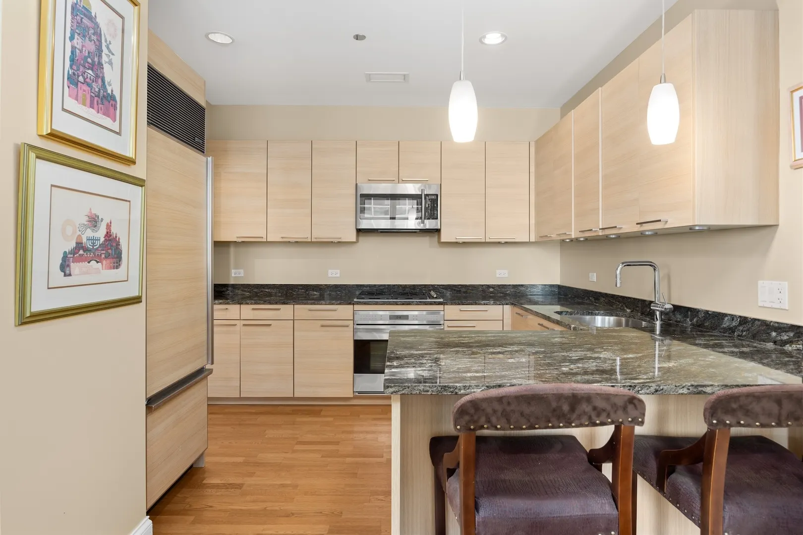 10 E Delaware Street 27E IL
