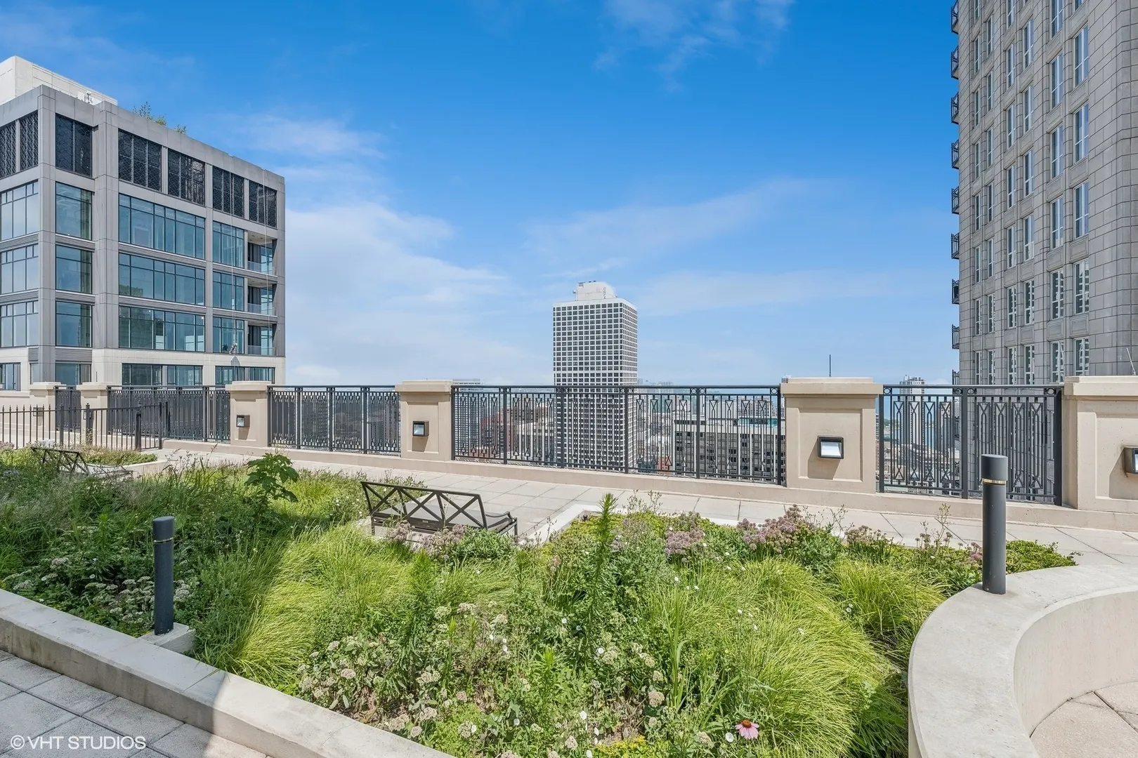 10 E Delaware Street 27E IL