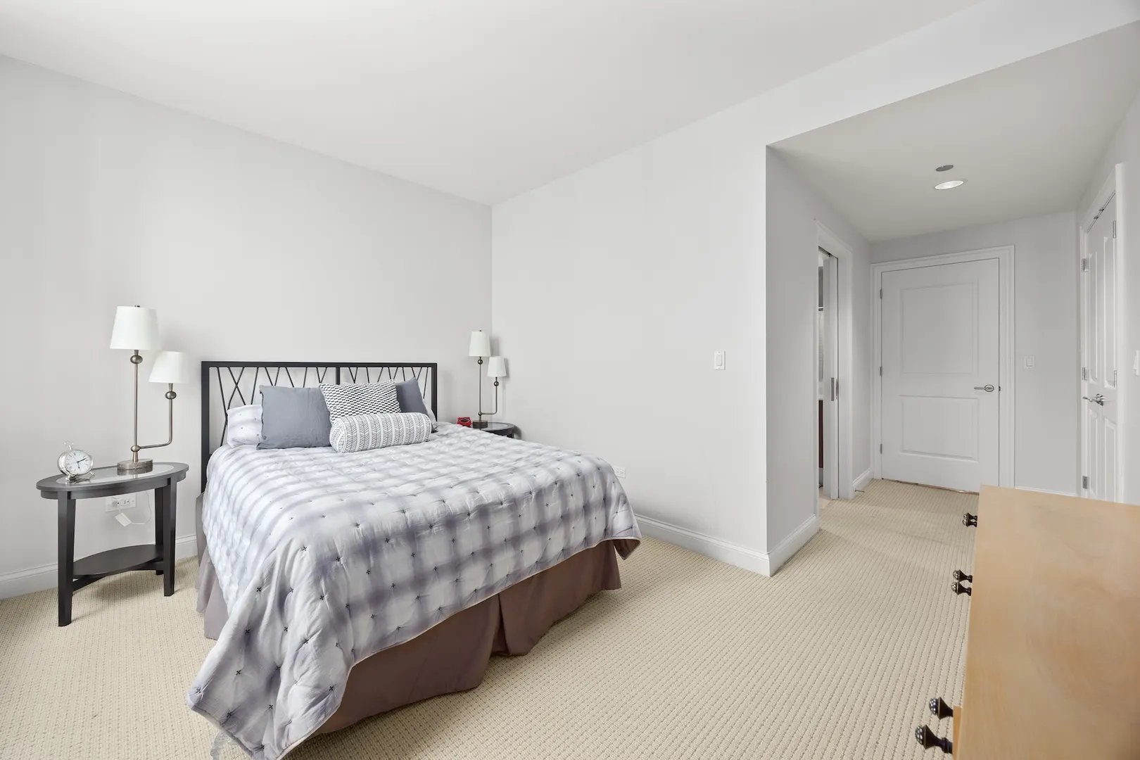 10 E Delaware Street 27E IL