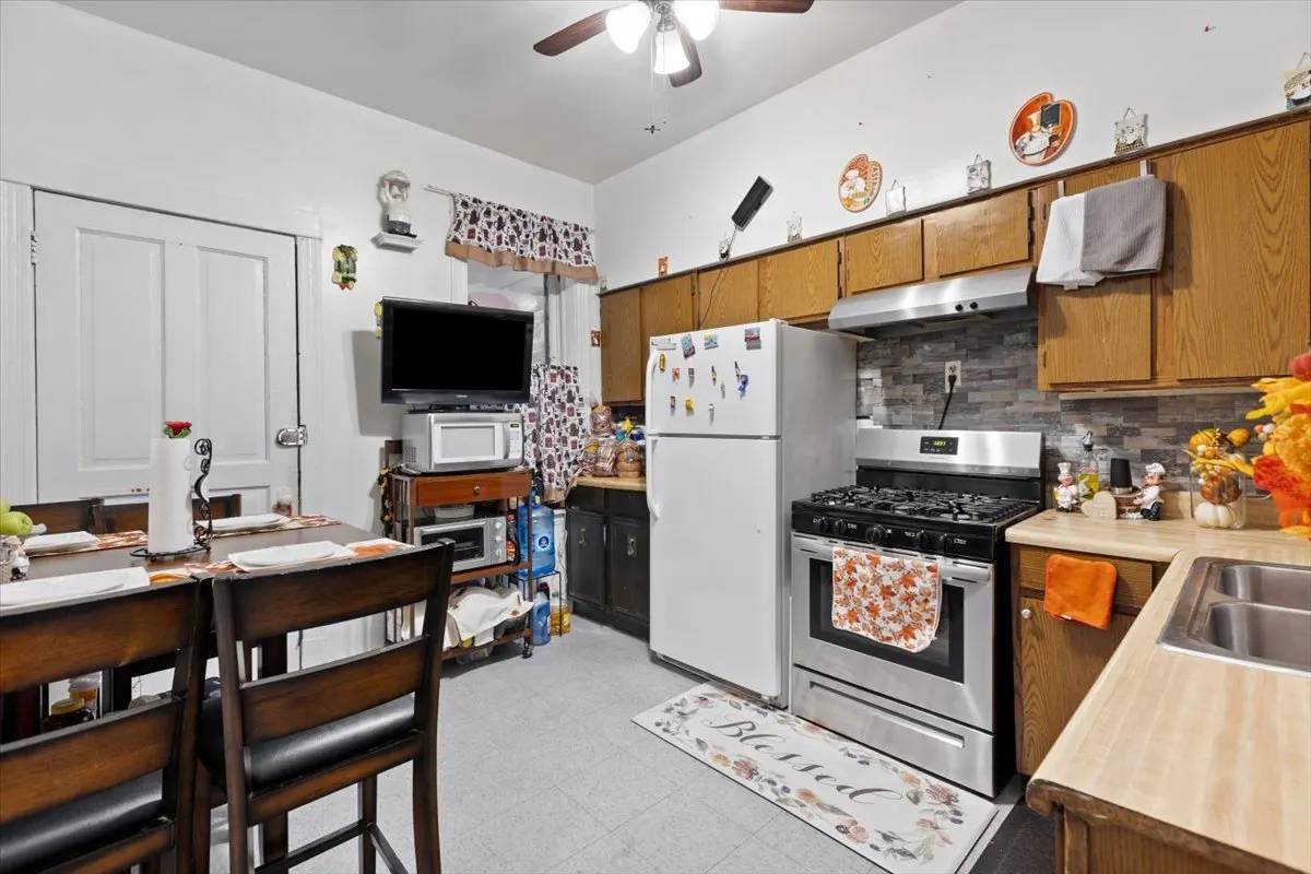 3911 N Kedzie Avenue IL