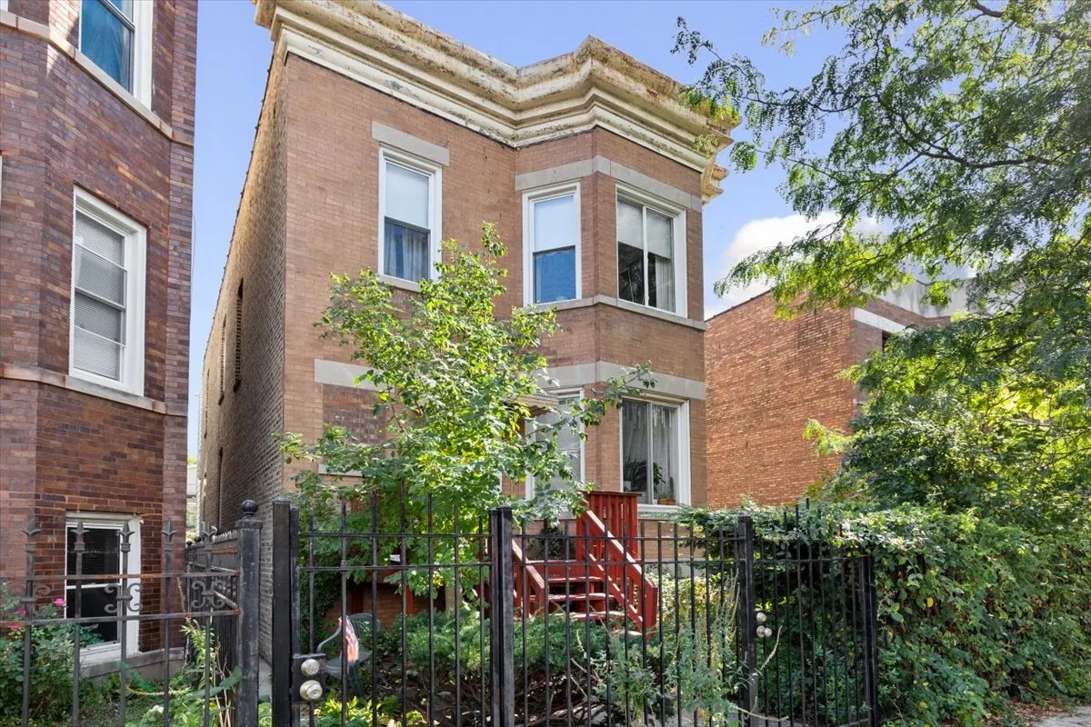 3911 N Kedzie Avenue IL