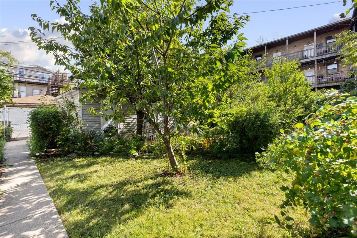 3911 N Kedzie Avenue IL