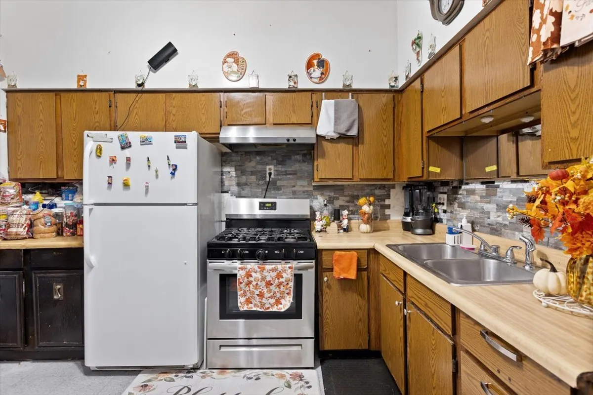 3911 N Kedzie Avenue IL