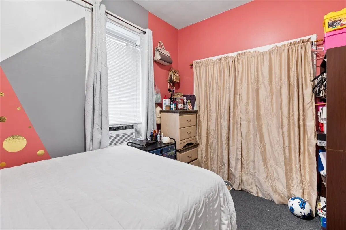 3911 N Kedzie Avenue IL