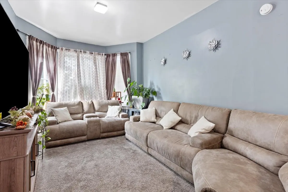 3911 N Kedzie Avenue IL