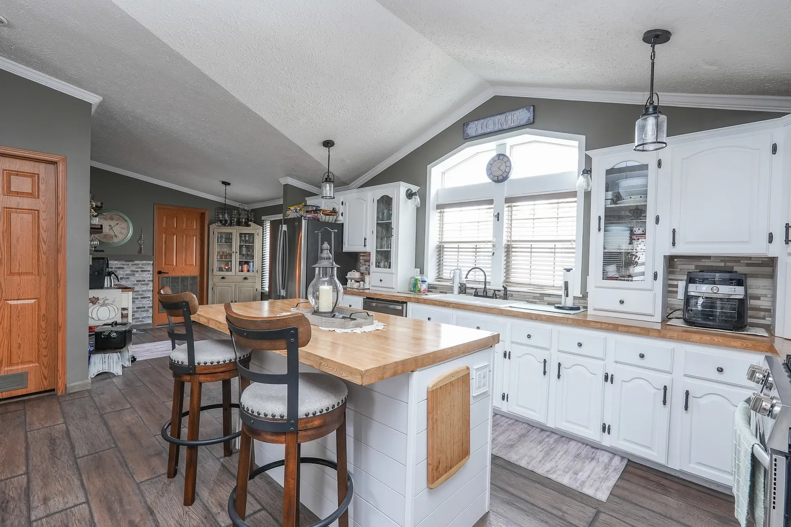 1063 Woodlawn Drive IL