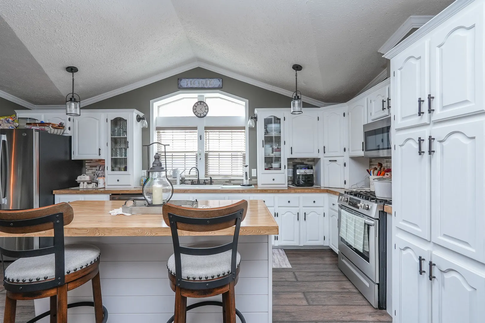1063 Woodlawn Drive IL