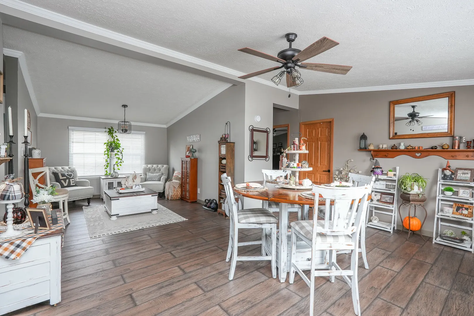 1063 Woodlawn Drive IL
