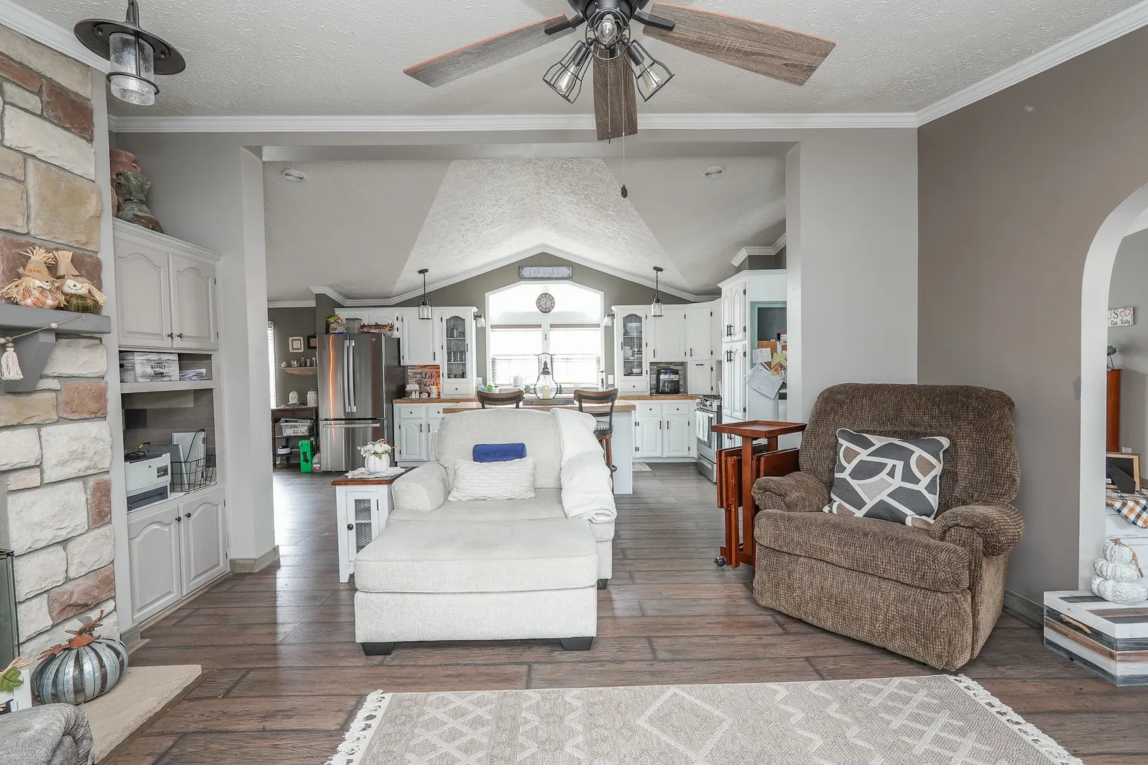 1063 Woodlawn Drive IL