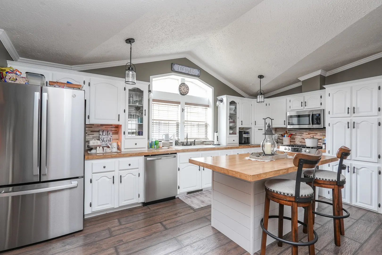 1063 Woodlawn Drive IL