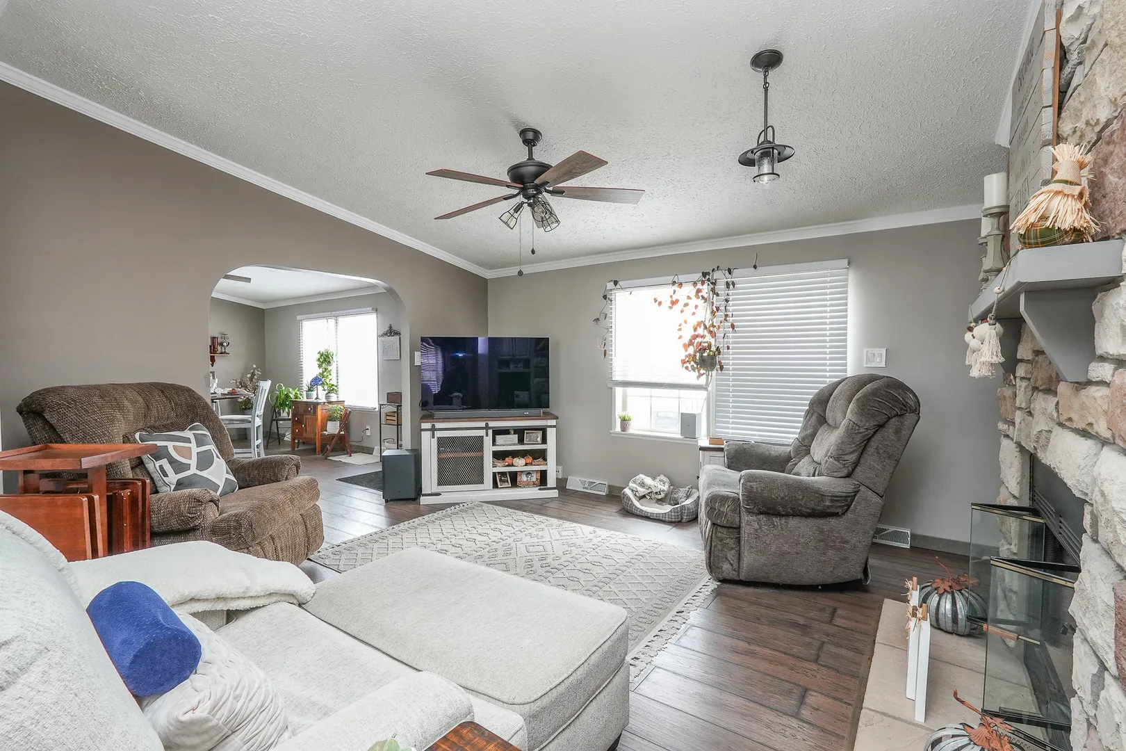 1063 Woodlawn Drive IL