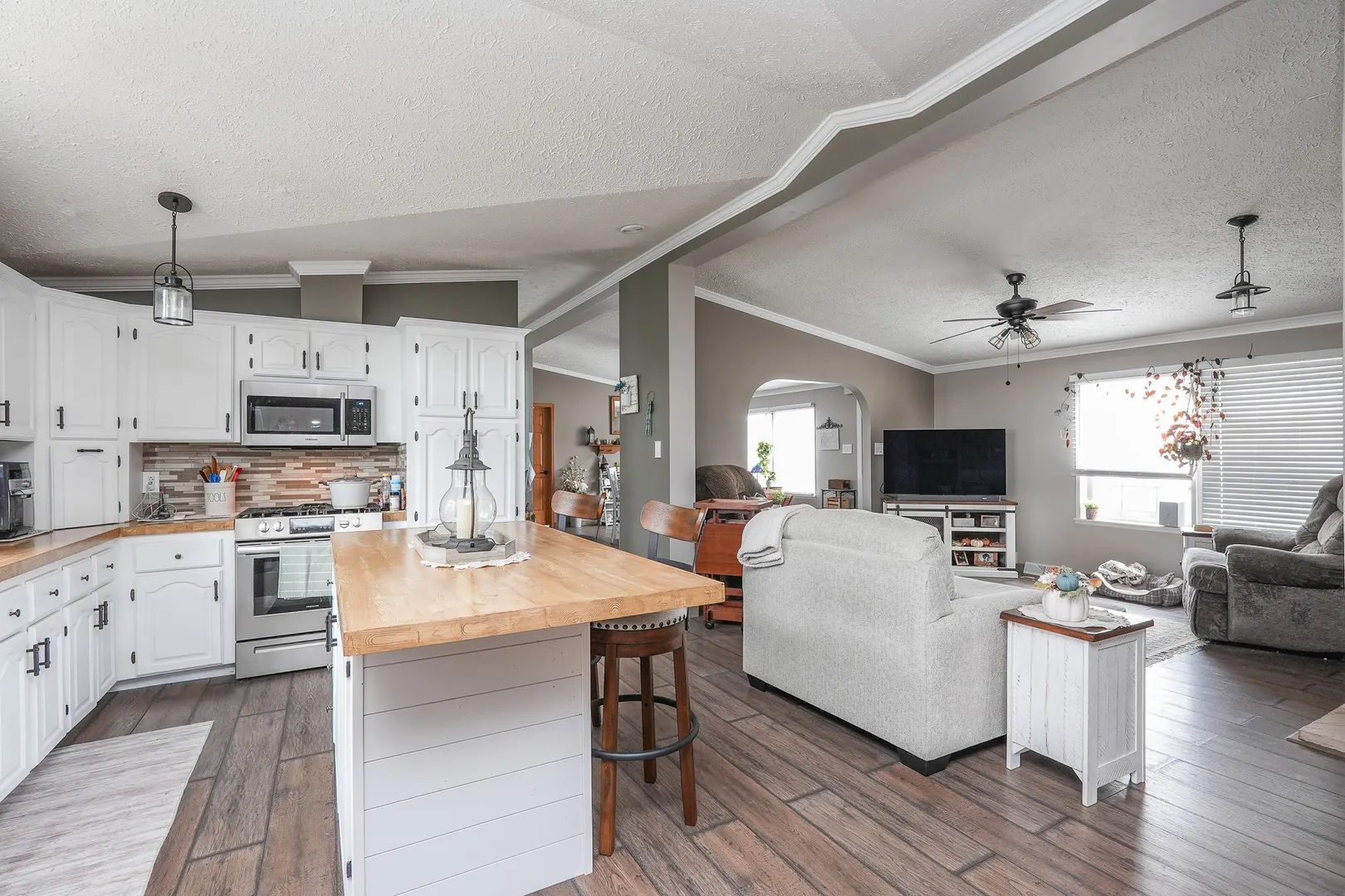 1063 Woodlawn Drive IL
