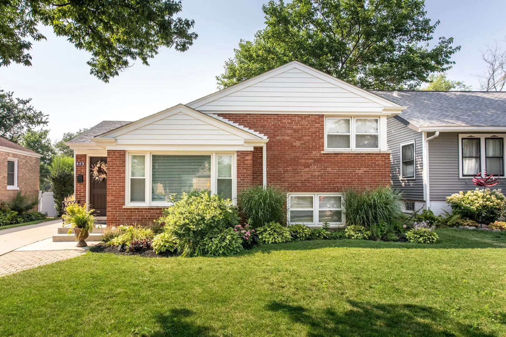 900 ROWE Avenue IL