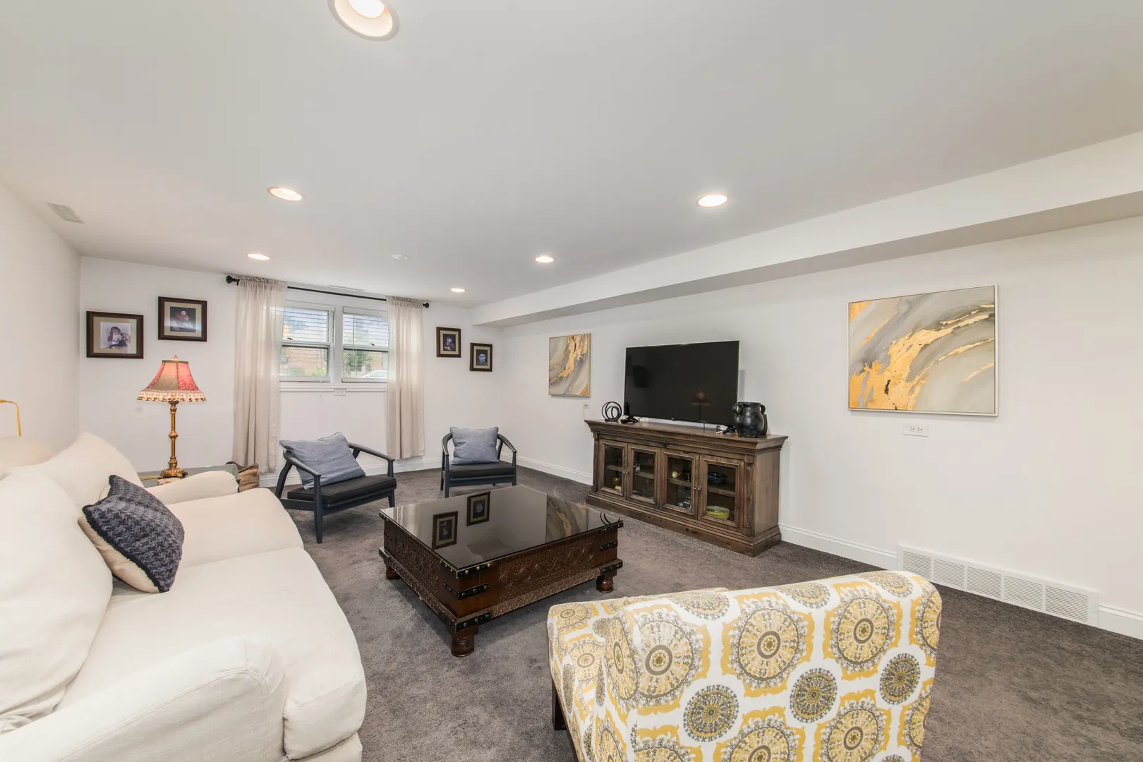900 ROWE Avenue IL