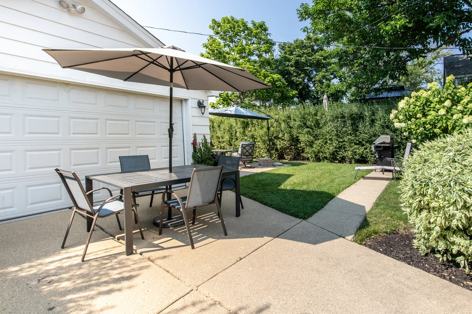 900 ROWE Avenue IL