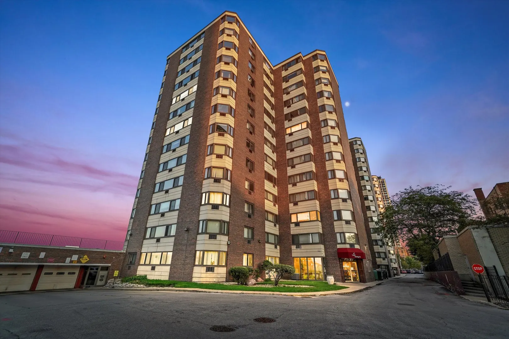 7337 S South Shore Drive 406 IL