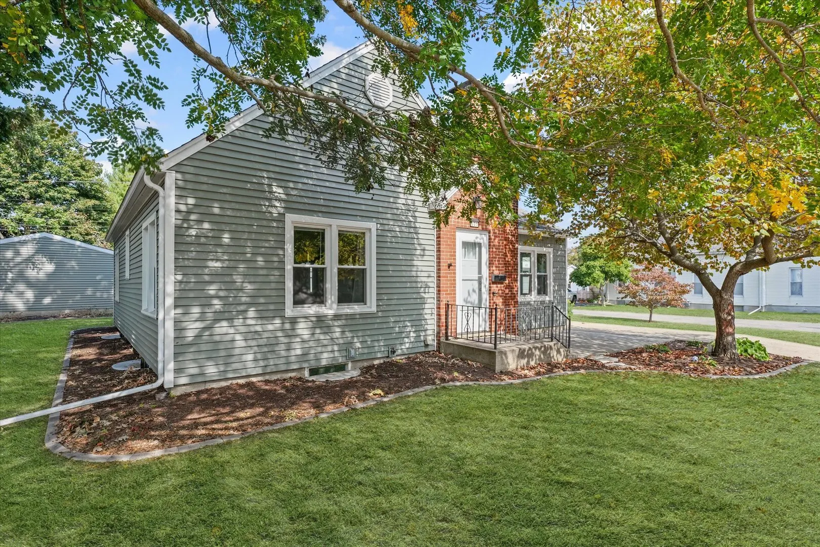 601 W Main Street IL