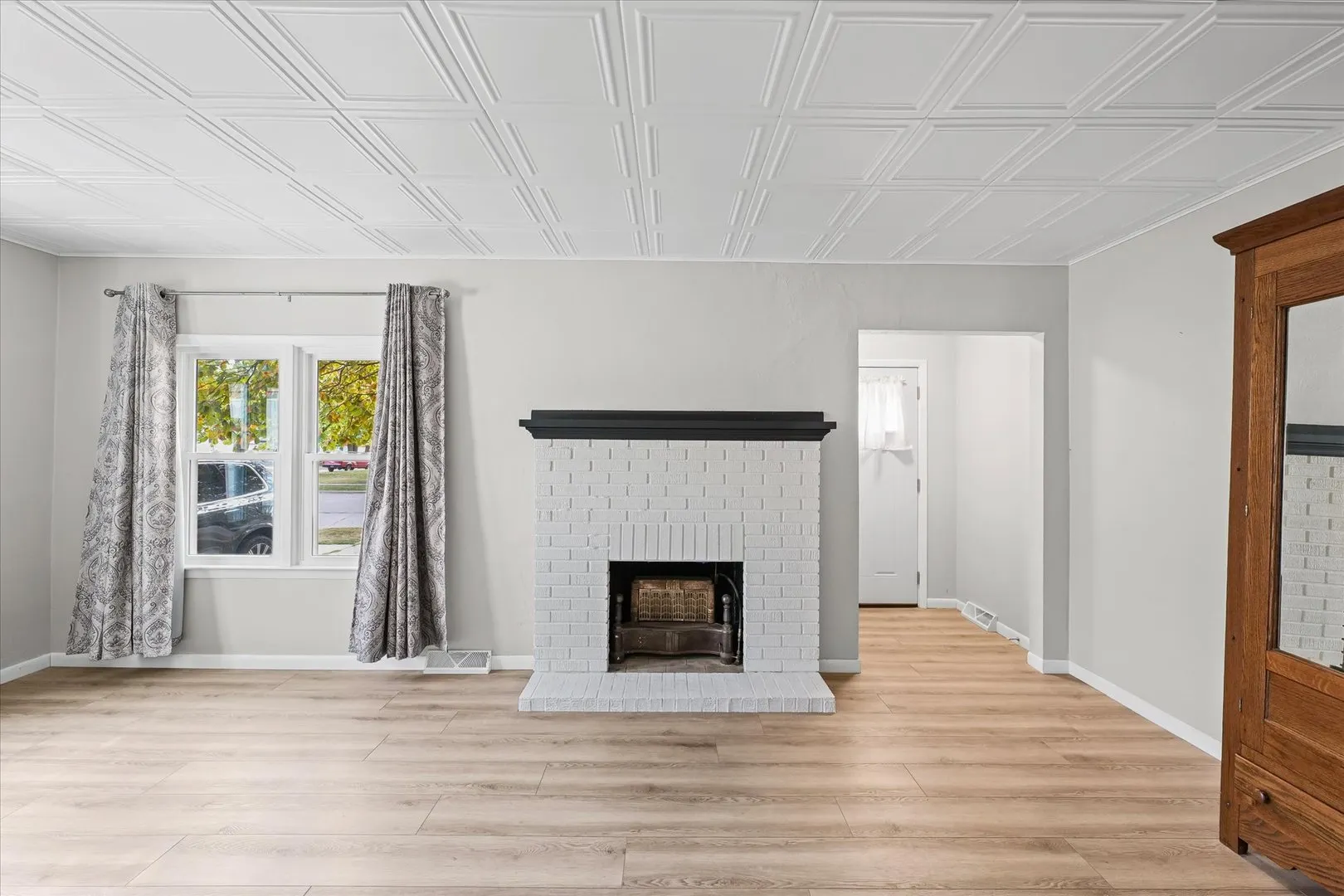 601 W Main Street IL