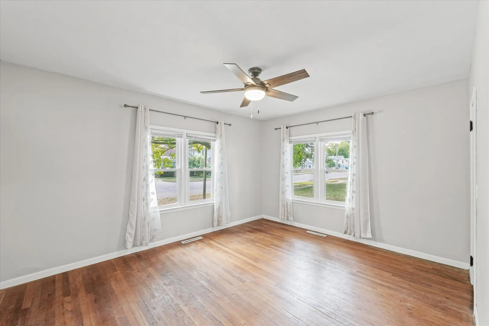 601 W Main Street IL