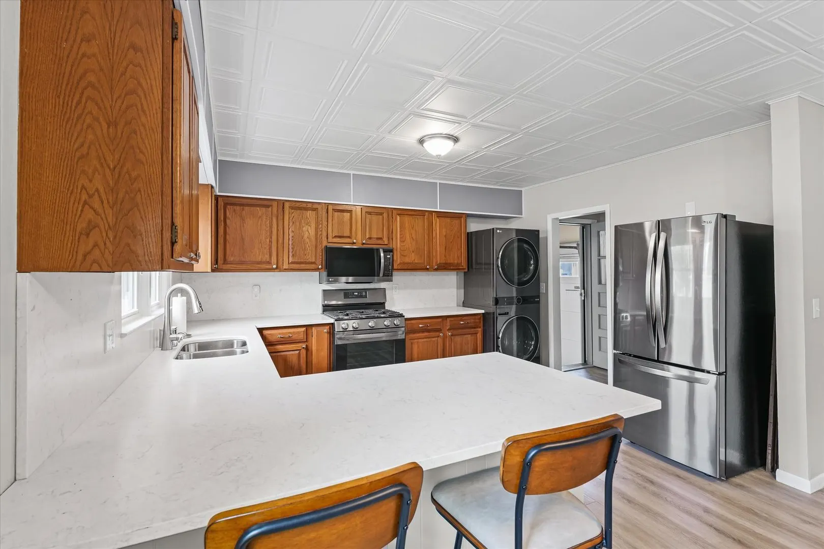 601 W Main Street IL