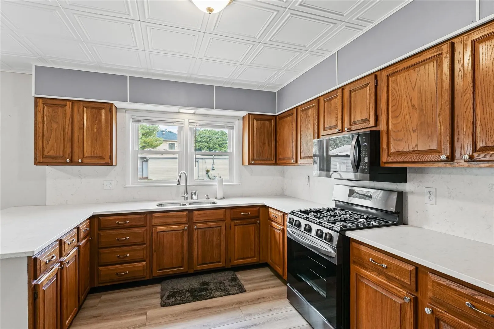 601 W Main Street IL