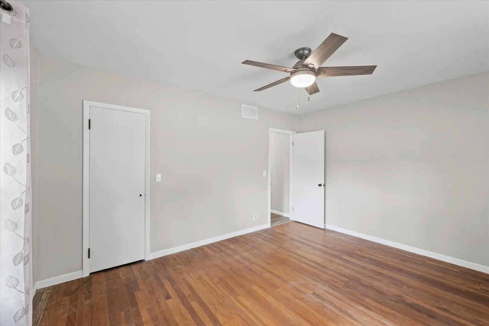 601 W Main Street IL