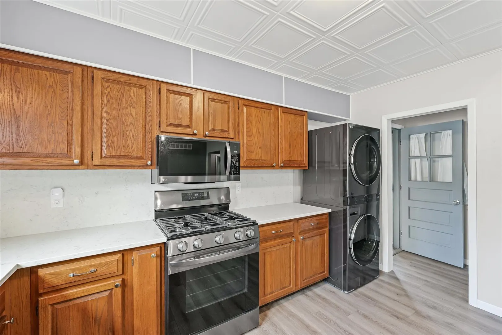 601 W Main Street IL