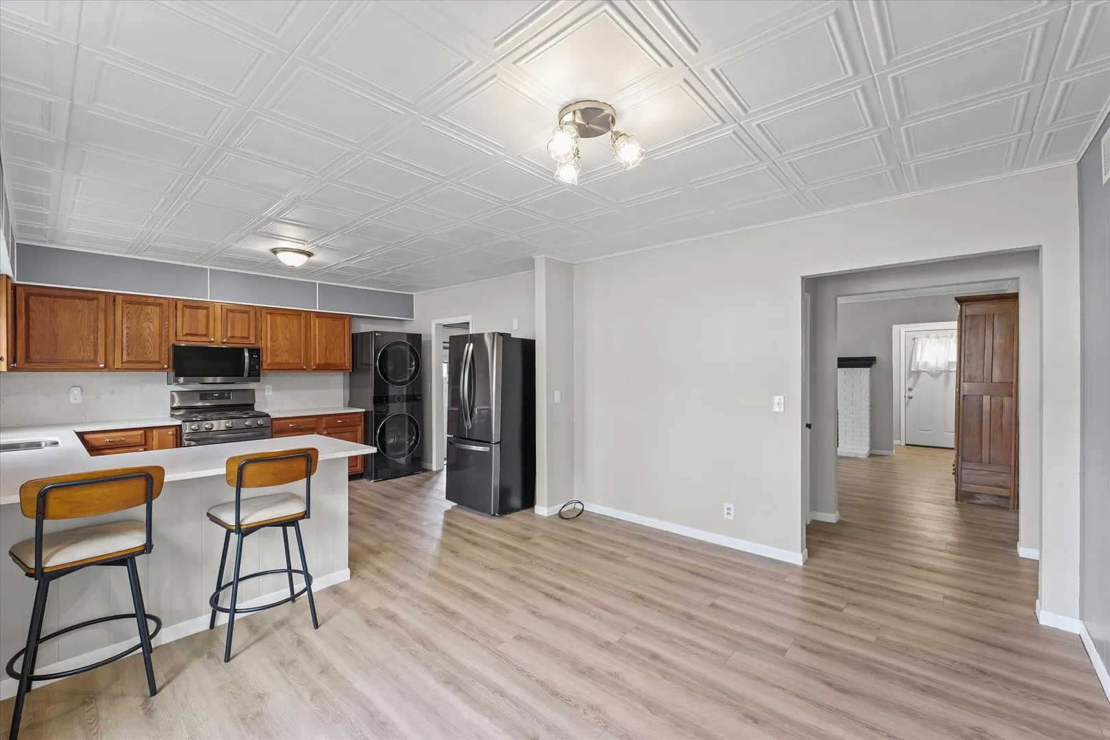 601 W Main Street IL