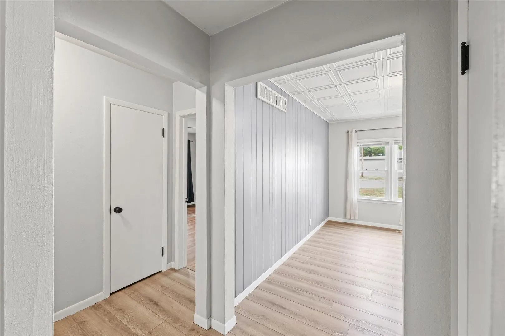 601 W Main Street IL