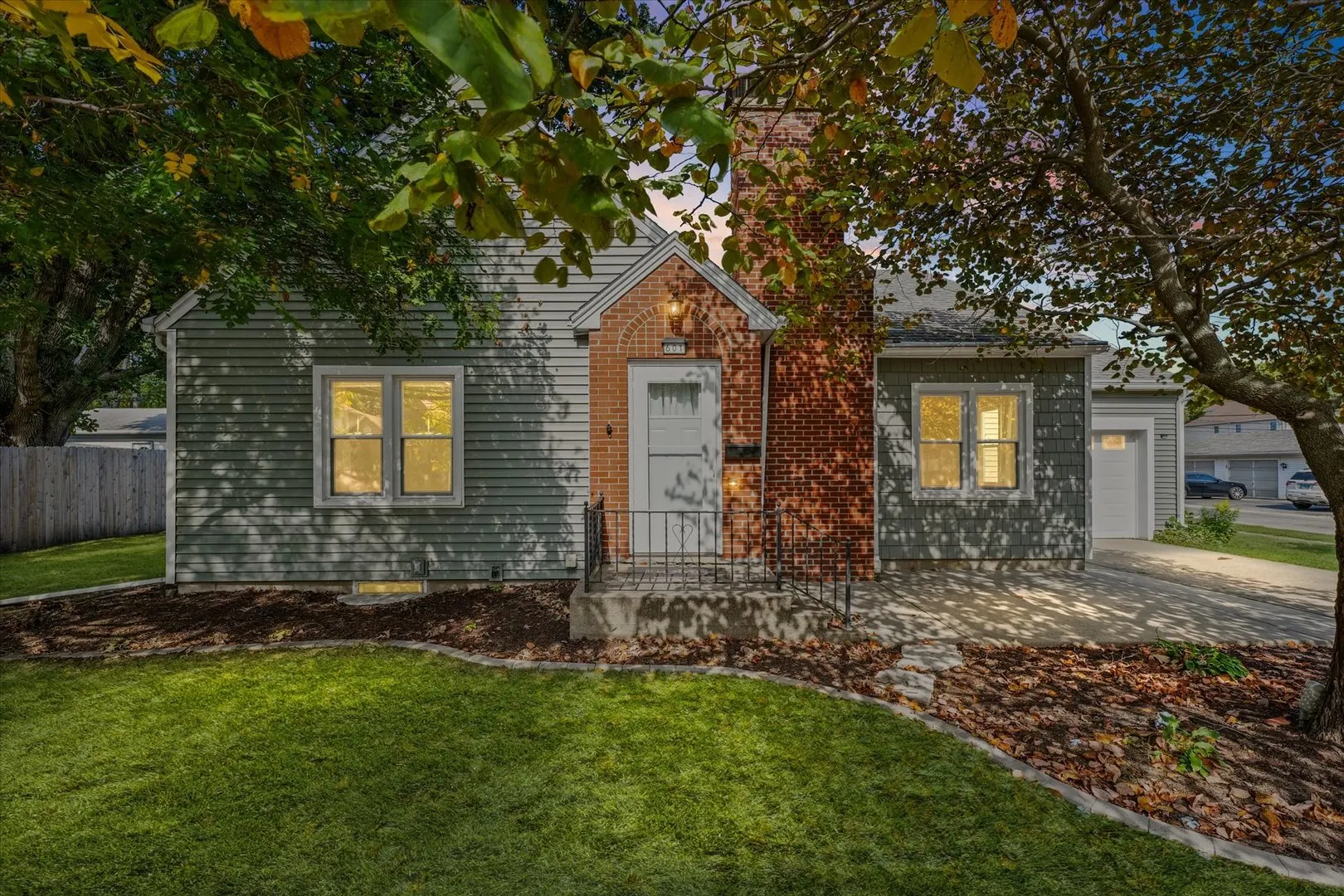 601 W Main Street IL