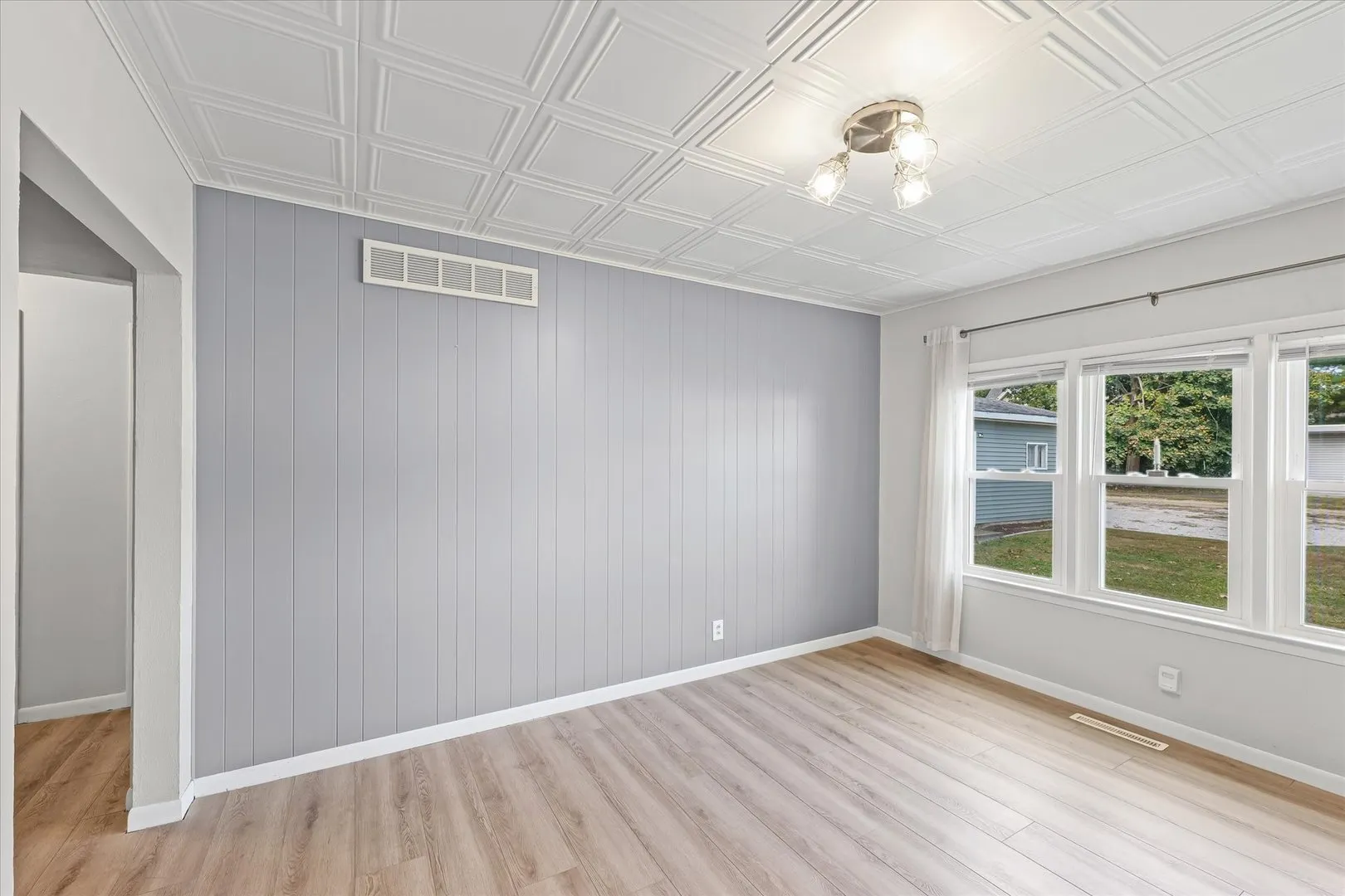 601 W Main Street IL