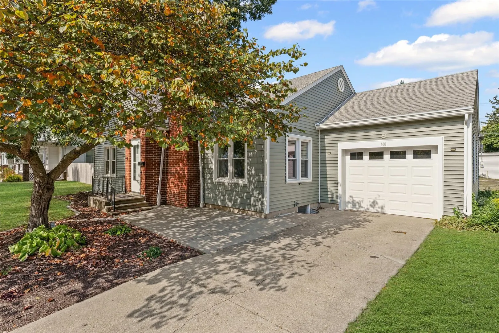 601 W Main Street IL