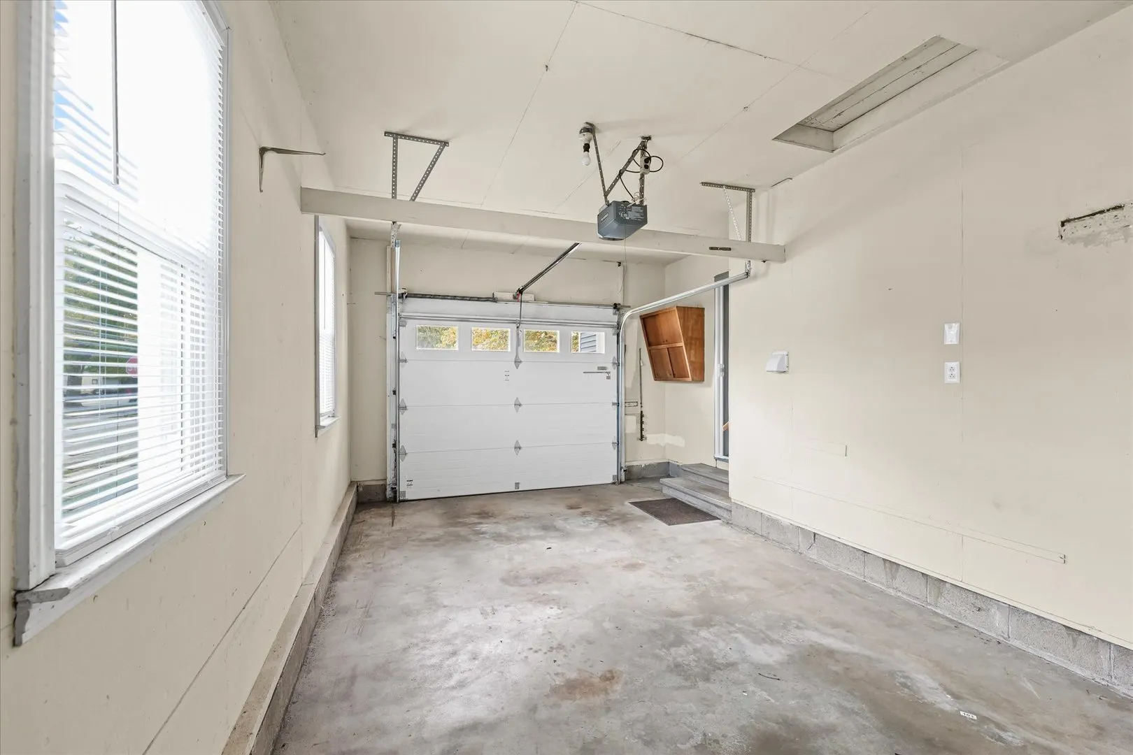 601 W Main Street IL