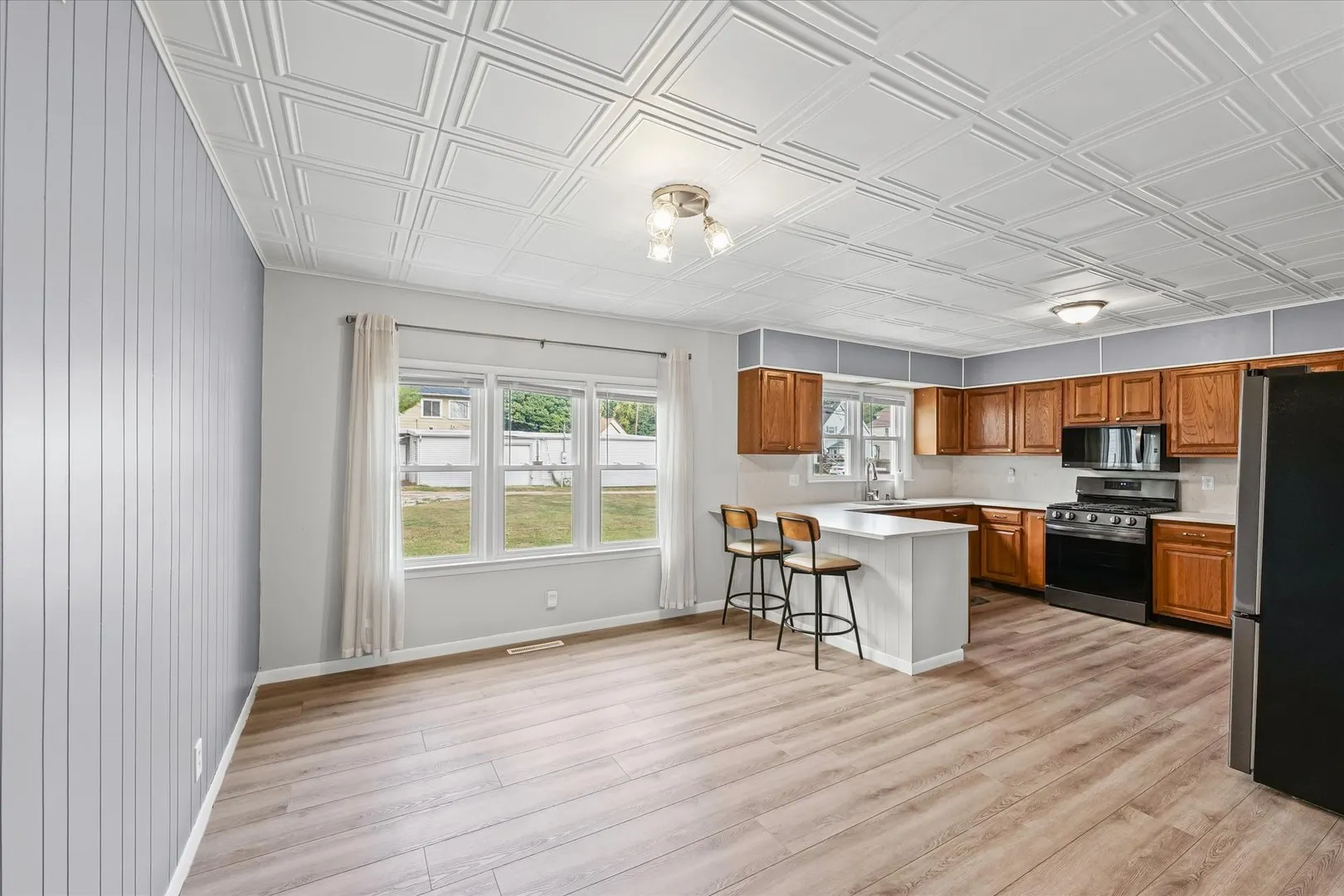 601 W Main Street IL