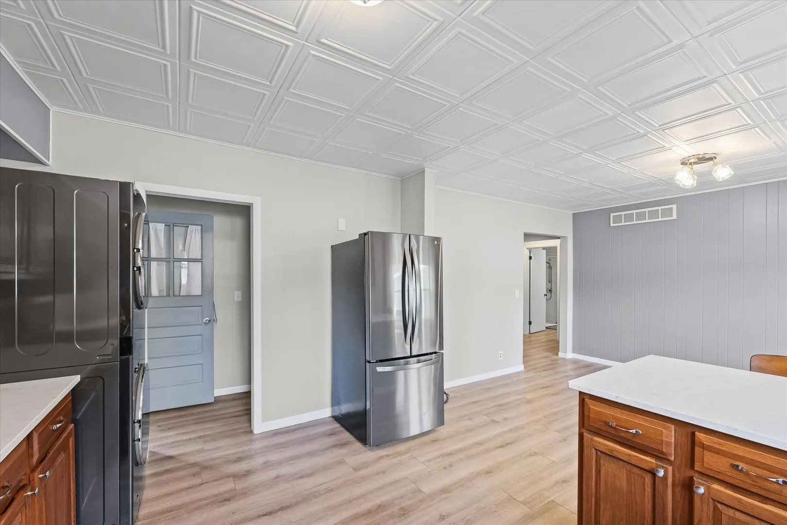 601 W Main Street IL
