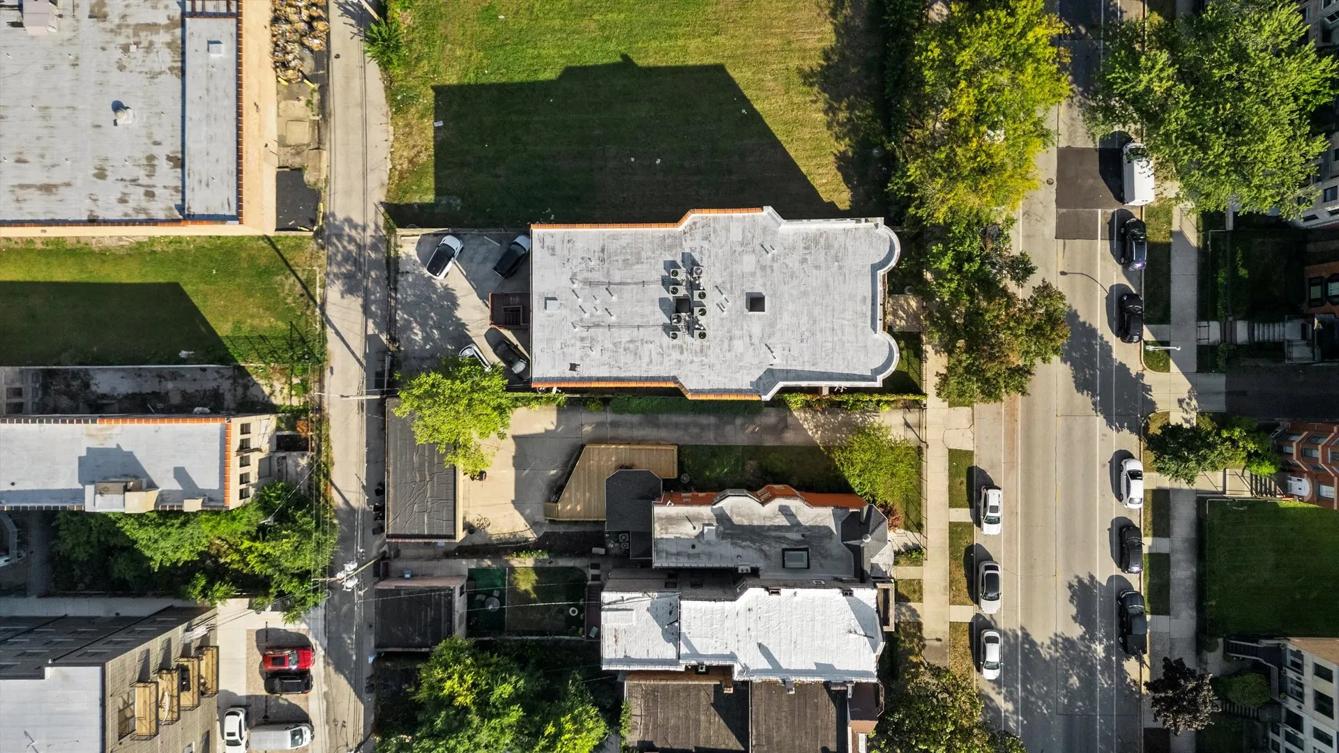 512 E Oakwood Boulevard 2 IL