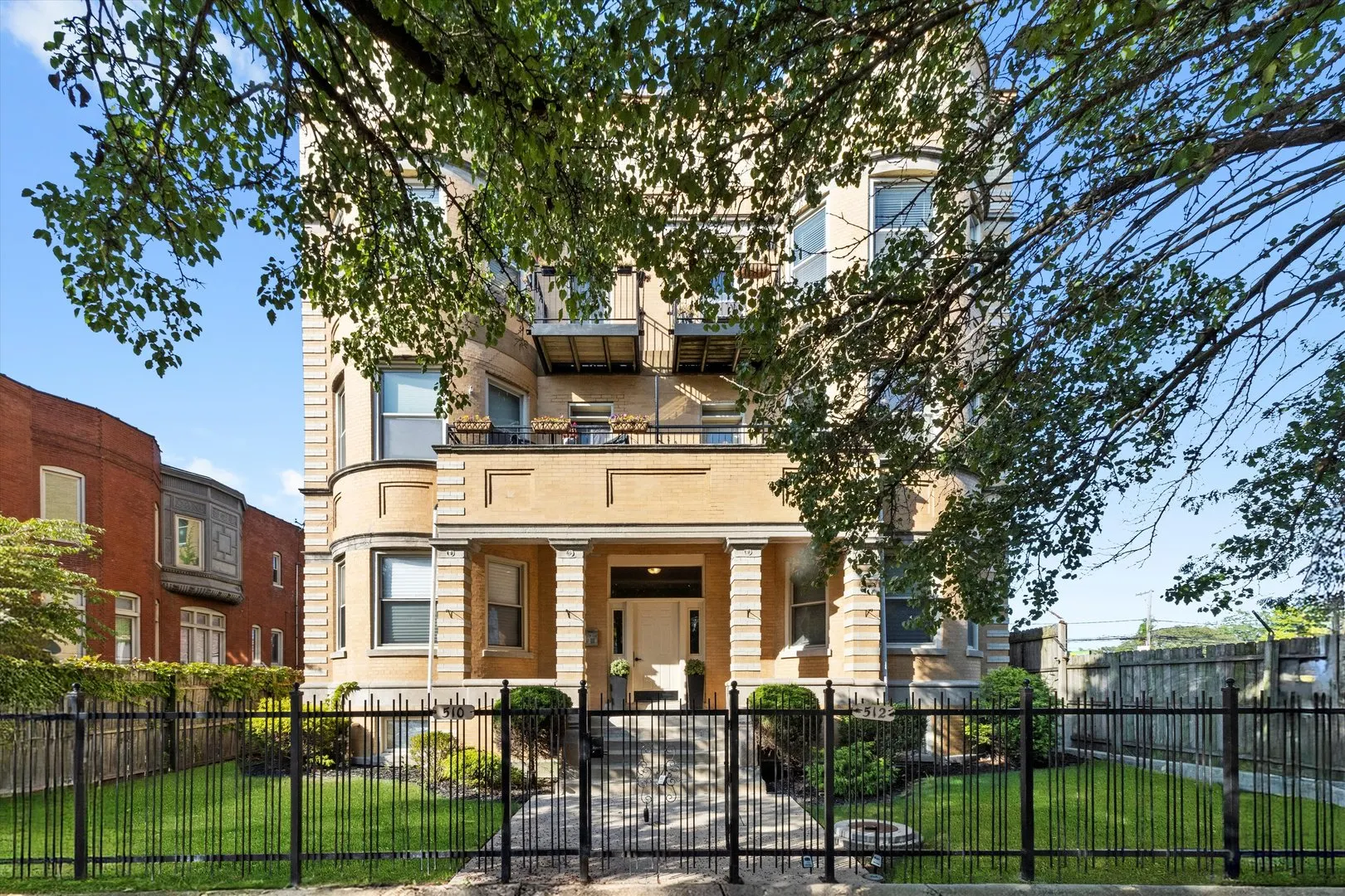 512 E Oakwood Boulevard 2 IL