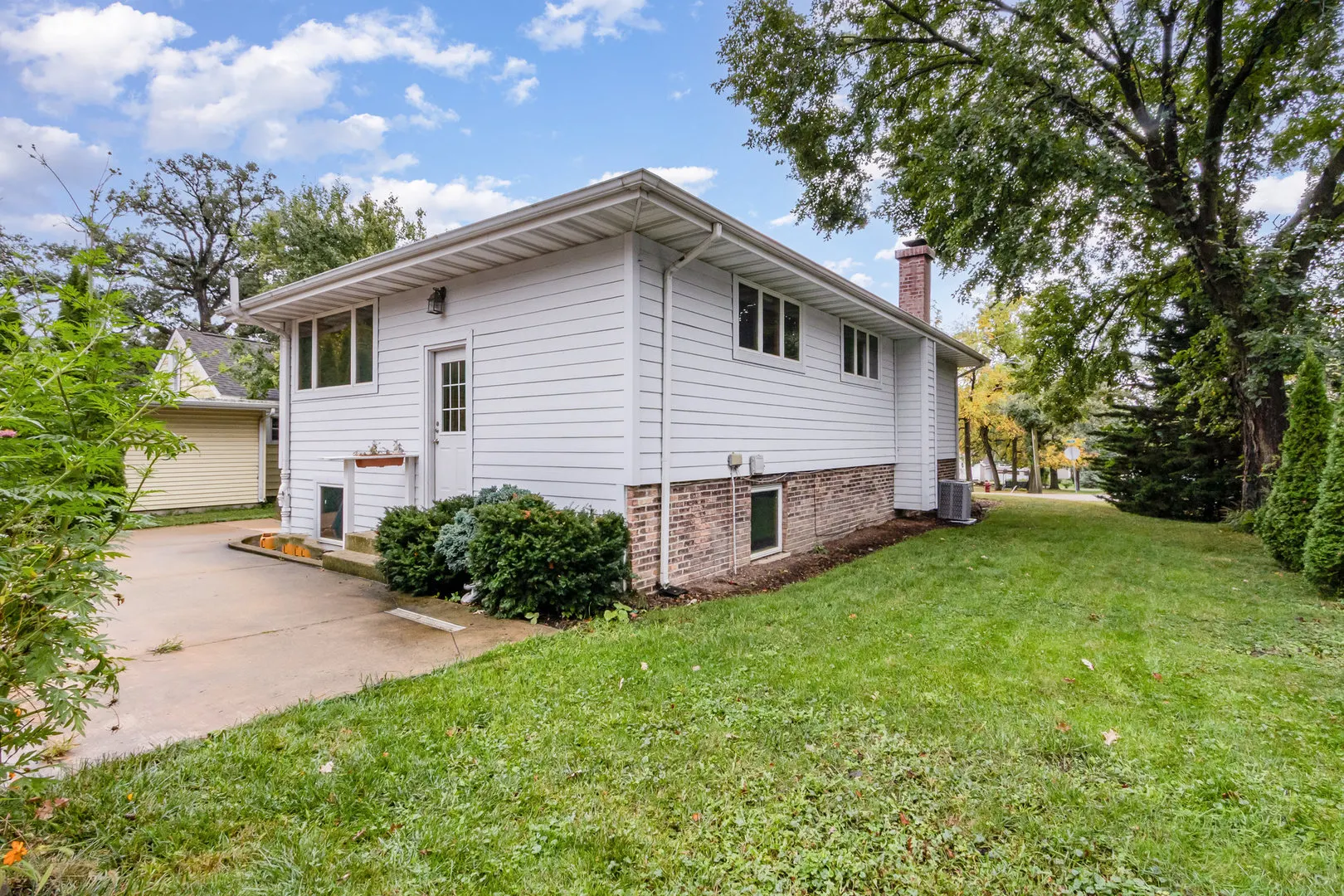 203 Fir Street IL