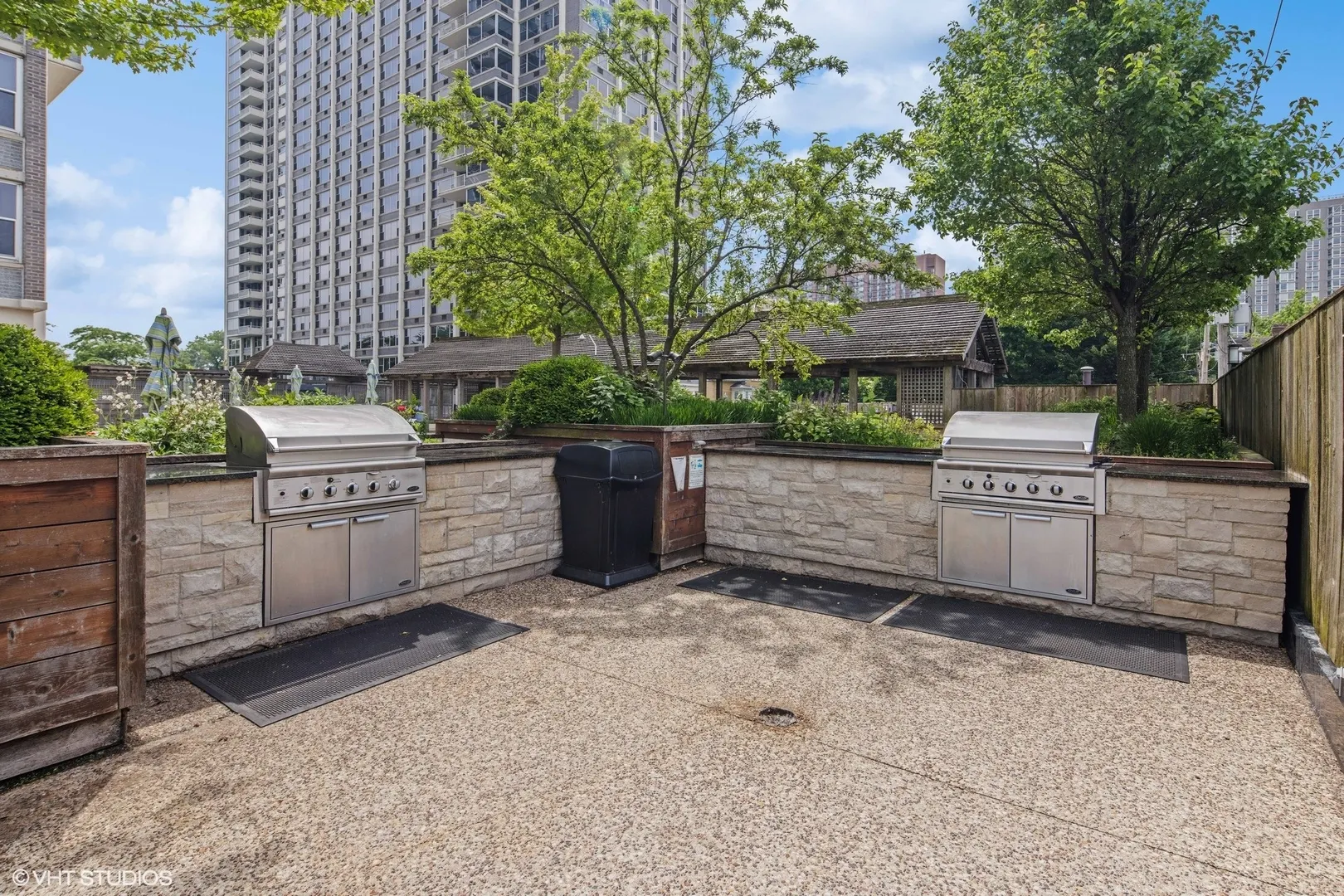 4250 N Marine Drive 827 IL
