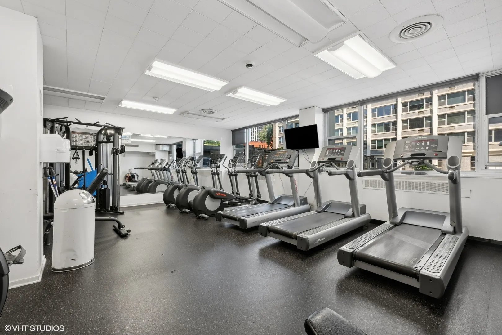 4250 N Marine Drive 827 IL