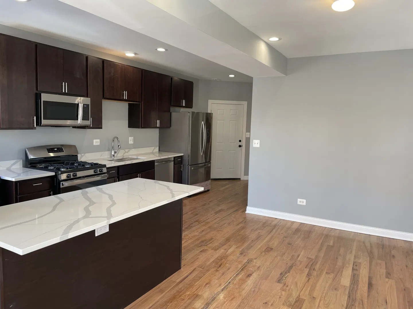 1411 E 67th Place 2W IL