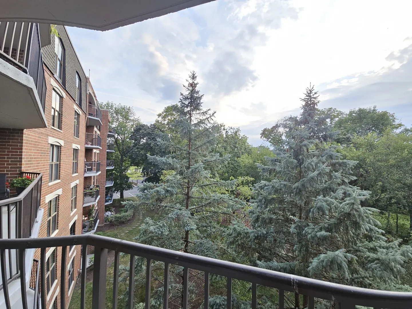 511 Aurora Avenue 414 IL