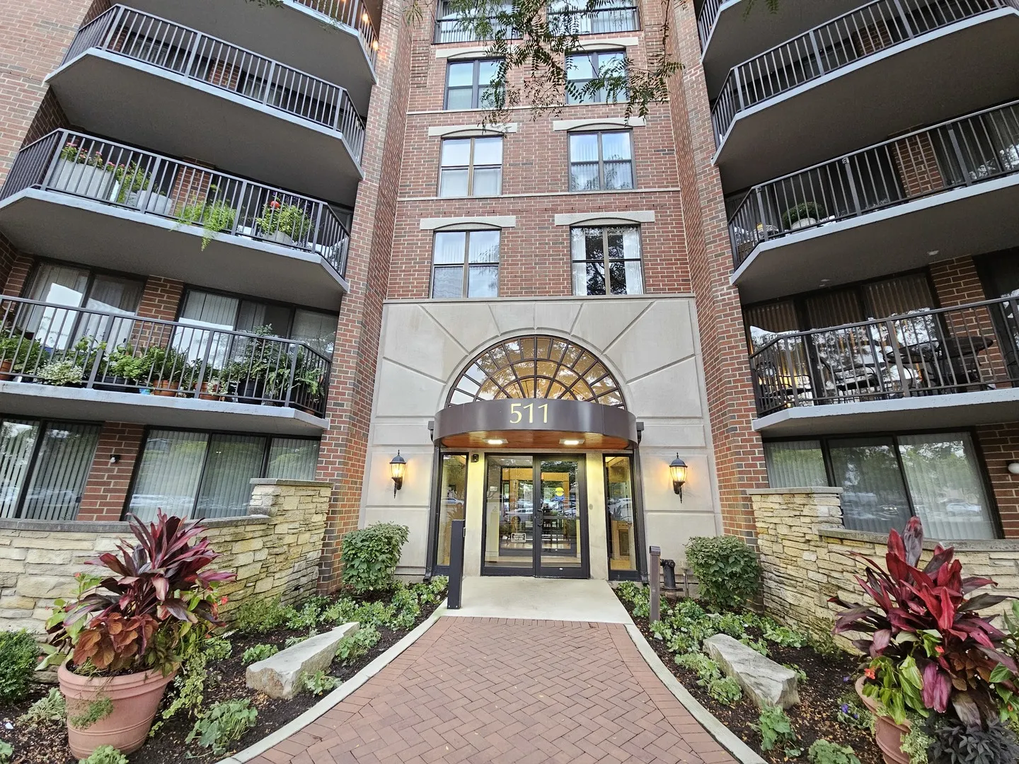 511 Aurora Avenue 414 IL