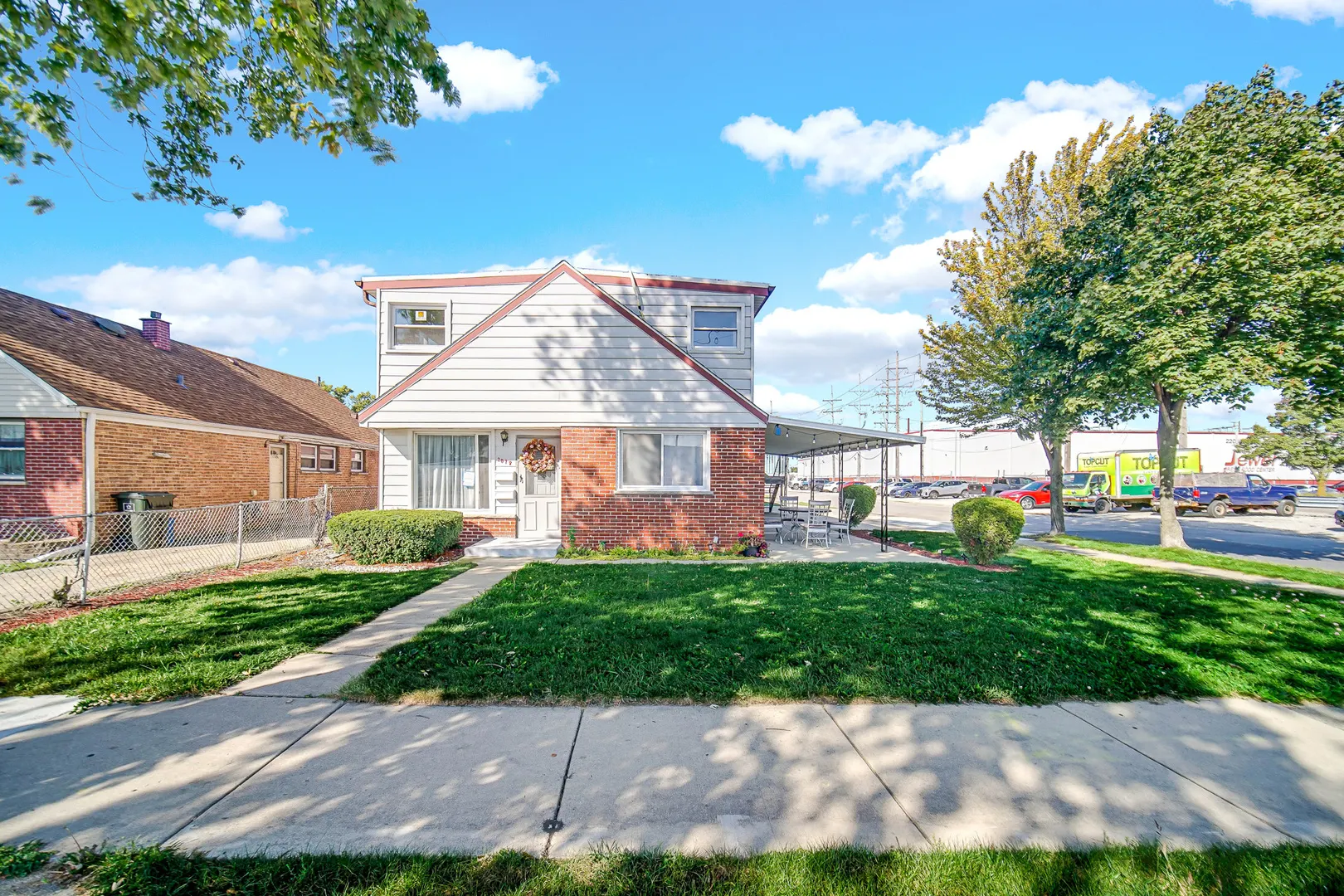 2078 N 17th Avenue IL