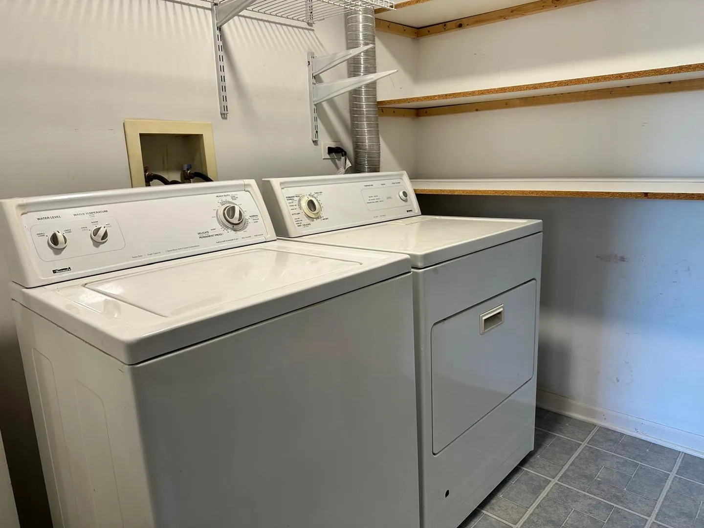 2211 Waterleaf Court 204 IL