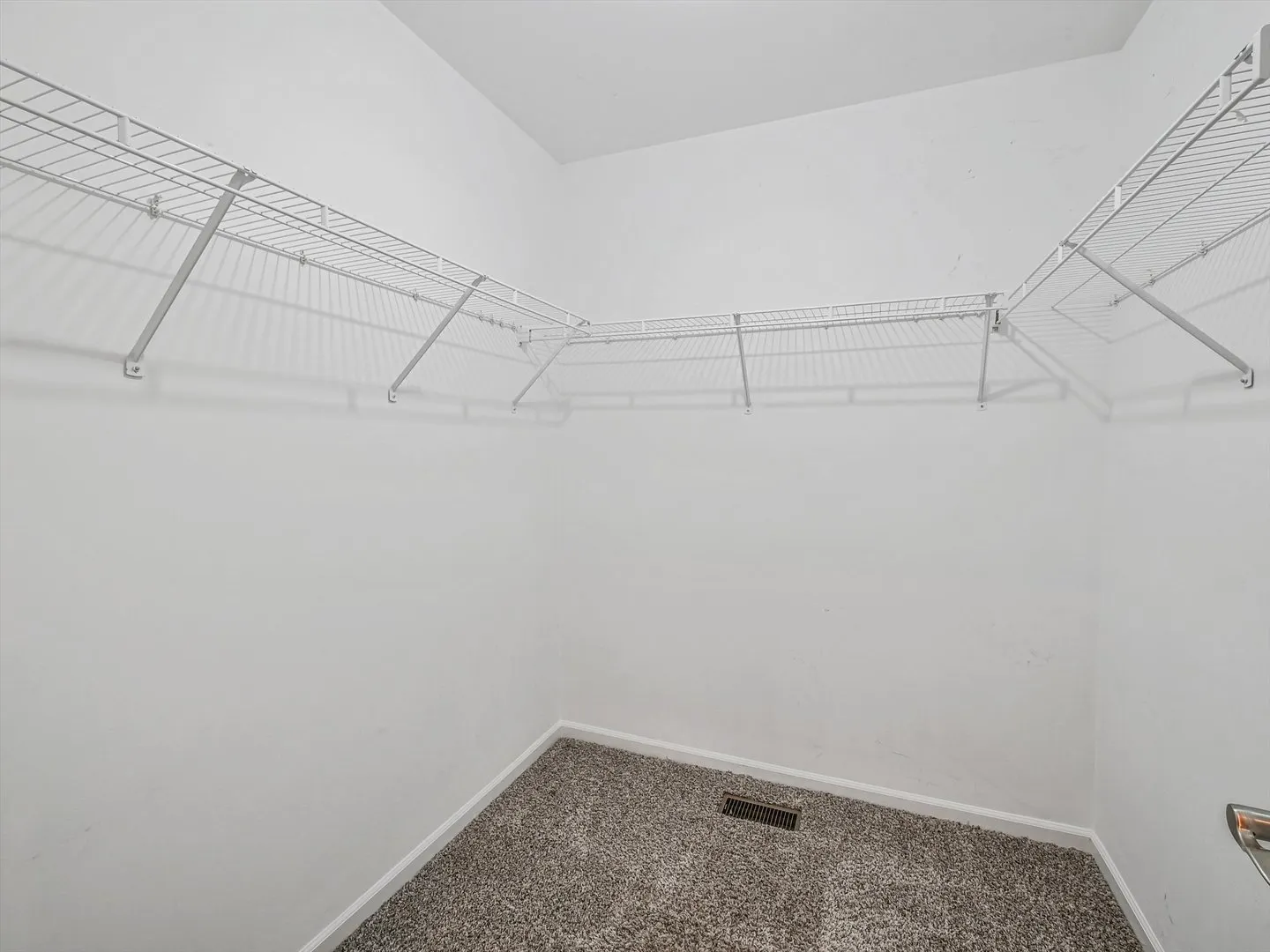 1090 Maubert Court IL
